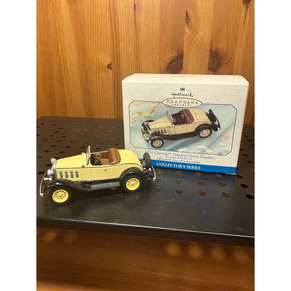 Hallmark Keepsake 1932 Chevrolet Standard Sports Roadster Ornament 1999 Boxed
